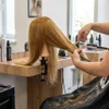 Tête à coiffer Ela - Cheveux naturels 60 cm avec trépied Voir les images du produit 4
