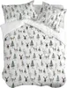 A duvet cover and pillowcases with a winter forest and deer pattern, laid out flat. Produktbild-Vorschau
