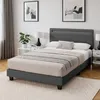 A bedroom scene with a bed, nightstands, and artwork. Anteprima dell’immagine prodotto