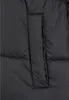 A close-up view of a black puffer jacket pocket. Voir les images du produit
