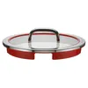 A close-up, studio shot of a red glass pot lid with a silver handle, presented against a white background. Anteprima dell’immagine prodotto