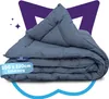 A folded gray duvet is presented against a white background with graphic elements. Produktbild-Vorschau