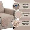 A close-up view of a beige quilted sofa cover, highlighting its features with inset images and text. Anteprima dell’immagine prodotto