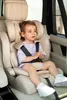 A young child is sitting in a car seat in a car. Voir les images du produit