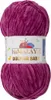A ball of purple yarn with a label. Produktbild-Vorschau