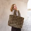reisenthel Schultertasche Shopper Softshopper Leo Fake Fur Produktbild-Vorschau 9