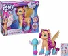 A collage showing a My Little Pony toy in its packaging and also displayed outside of the packaging with accessories. Produktbild-Vorschau