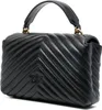A black quilted handbag with a chevron pattern and a gold logo. Voir les images du produit
