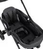 A close-up view of a black stroller seat with a harness. Voir les images du produit
