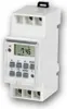 A digital timer device mounted on a DIN rail. Produktbild-Vorschau