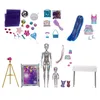 A collection of Barbie Color Reveal Surprise Party accessories and dolls laid out on a white background. Anteprima dell’immagine prodotto
