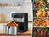 A collage showing a Lehmann Home air fryer with fried chicken, along with images of various cooked foods like fish, potato wedges, roasted vegetables, and ribs. Voir les images du produit