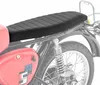 A close-up view of a black motorcycle seat on a motorcycle. Voir les images du produit