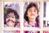 Two children are looking through a window, one with a drawn-on mustache and the other holding a marker. Anteprima dell’immagine prodotto
