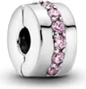 A close-up studio shot of a Pandora charm with pink stones. Anteprima dell’immagine prodotto