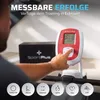 A person using a rowing machine with a display screen showing training data. Icons representing training metrics are shown at the bottom. Produktbild-Vorschau