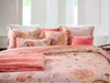 A beautifully made bed with a floral patterned duvet and multiple pillows. Produktbild-Vorschau