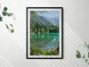 Berglandschaft mit einem See im Wald– Wandbild mit Rahmen – Produktbild-Vorschau 2