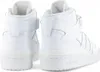 A pair of white Adidas Forum Mid sneakers shown from the back. Produktbild-Vorschau