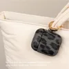 Selencia Sabi Case AirPods Pro 3 - Stampa leopardata - Nero Anteprima dell’immagine prodotto 5