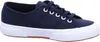 A studio shot of a navy blue Superga sneaker with a white sole. Produktbild-Vorschau