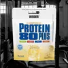 A bag of protein powder is displayed in front of a gym background. Produktbild-Vorschau