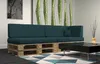 A modern living room with a pallet sofa and a black coffee table. Produktbild-Vorschau
