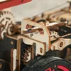 A close-up view of a mechanical model's gear and lever system, with numbered indicators and directional arrows. Voir les images du produit