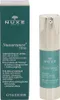 A product shot of a Nuxe Nuxuriance Ultra Rejuvenating Eye and Lip Contour Serum, with its packaging to the left and the product bottle to the right. Anteprima dell’immagine prodotto