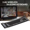 A wireless silicone keyboard is shown in the foreground, with a laptop and a mug in the background. Voir les images du produit