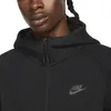 Close-up of a person wearing a black Nike hoodie. Náhled obrázku produktu