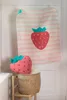 Kissen mit Füllung Erdbeere Farbe Rot 40x35cm von David Produktbild-Vorschau 3
