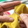 Infilatore e taglia-cuciture 2 in 1, accessorio per il Anteprima dell’immagine prodotto 3
