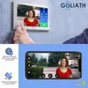 A split image showing a wall-mounted intercom system and a smartphone displaying the same view, with feature callouts. Produktbild-Vorschau