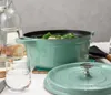 Staub cocotte, 28 cm | šalvějově zelená | kulatá | litina Náhled obrázku produktu 7