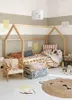 Een kinderfauteuil met pluchen bekleding en een frame van Productafbeelding-voorbeeld 10