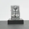 Accendino a benzina Zippo Kneeling Girl donna sexy cromo Anteprima dell’immagine prodotto 8