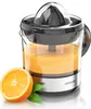 An electric citrus juicer filled with orange juice, with half an orange and leaves next to it. Produktbild-Vorschau