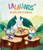 Three cartoon animals playing musical instruments on tree stumps in a forest setting. Produktbild-Vorschau