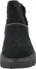 A close-up, front view of a black winter boot with a thick sole and faux fur trim. Voir les images du produit