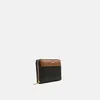 A product shot of a wallet on a white background. Anteprima dell’immagine prodotto