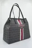 Guess Vikky Frauen G Cube Logo Druck Synthetik Tote Tasche Produktbild-Vorschau 6
