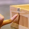 Nutzlose Holzkiste, Lass mich in Ruhe, nutzloseste Produktbild-Vorschau 3