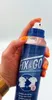 A hand holding a spray can of Fix & Go anti-wrinkle spray. Produktbild-Vorschau