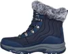 A side view of a blue winter boot with gray fur trim. Voir les images du produit