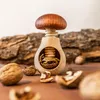 Creative Home Schiaccianoci a Forma di Fungo in Legno Anteprima dell’immagine prodotto 7