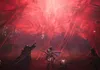 Three figures stand in a cavernous space filled with glowing red, web-like structures. Náhled obrázku produktu