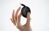 A hand holding a black retractable USB-C cable. Náhled obrázku produktu