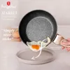 A frying pan is shown with an egg being slid out onto a plate, with marketing text and icons. Náhled obrázku produktu