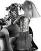 A close-up of a metal sculpture of a wedding couple on a tractor. Produktbild-Vorschau